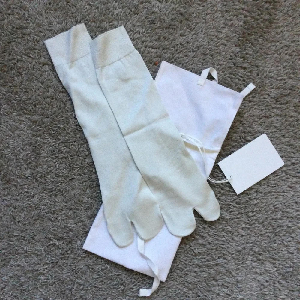 🔥🔥HOST PIC🔥🔥 Jil Sander off White Silk Split Toe Socks - Picture 1 of 13